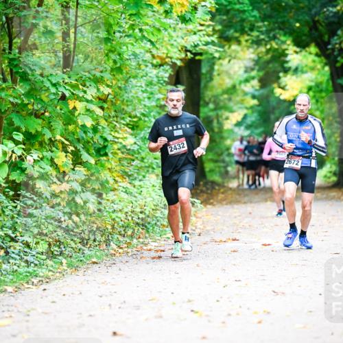 12.10.2025 - Bramfelder Halbmarathon 2025 Dr. Thomas Lammeyer http://msf.ph/oto/9340986 12.10.2025 09:50:23 Laufen 2432, 7425, 2672 meine-sportfotos.de