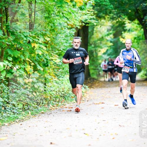 12.10.2025 - Bramfelder Halbmarathon 2025 Dr. Thomas Lammeyer http://msf.ph/oto/9340987 12.10.2025 09:50:23 Laufen 2432, 2672 meine-sportfotos.de