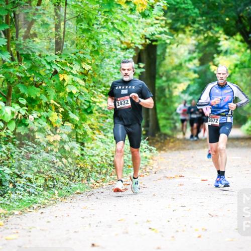 12.10.2025 - Bramfelder Halbmarathon 2025 Dr. Thomas Lammeyer http://msf.ph/oto/9340989 12.10.2025 09:50:23 Laufen 2432, 2672 meine-sportfotos.de