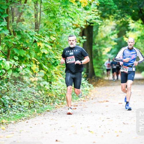12.10.2025 - Bramfelder Halbmarathon 2025 Dr. Thomas Lammeyer http://msf.ph/oto/9340990 12.10.2025 09:50:23 Laufen 2432, 2672 meine-sportfotos.de