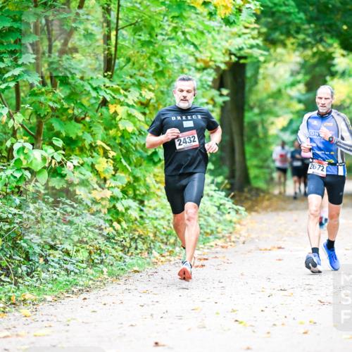 12.10.2025 - Bramfelder Halbmarathon 2025 Dr. Thomas Lammeyer http://msf.ph/oto/9340992 12.10.2025 09:50:23 Laufen 2432, 2672 meine-sportfotos.de