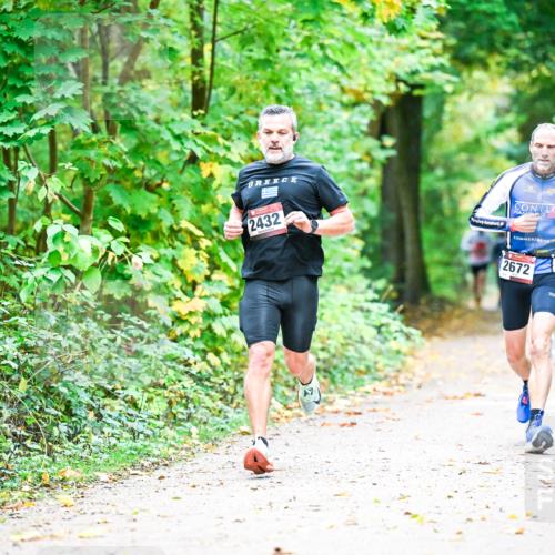 12.10.2025 - Bramfelder Halbmarathon 2025 Dr. Thomas Lammeyer http://msf.ph/oto/9340995 12.10.2025 09:50:24 Laufen 2432, 2672 meine-sportfotos.de
