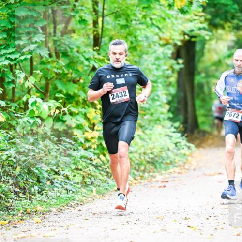 12.10.2025 - Bramfelder Halbmarathon 2025 Dr. Thomas Lammeyer http://msf.ph/oto/9340997 12.10.2025 09:50:24 Laufen 2432, 2672 meine-sportfotos.de