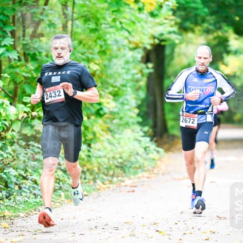 12.10.2025 - Bramfelder Halbmarathon 2025 Dr. Thomas Lammeyer http://msf.ph/oto/9341000 12.10.2025 09:50:25 Laufen 2432, 08, 2672 meine-sportfotos.de