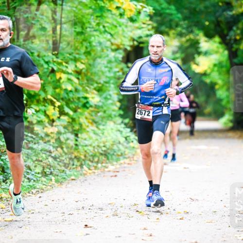 12.10.2025 - Bramfelder Halbmarathon 2025 Dr. Thomas Lammeyer http://msf.ph/oto/9341001 12.10.2025 09:50:25 Laufen 2432, 2672 meine-sportfotos.de