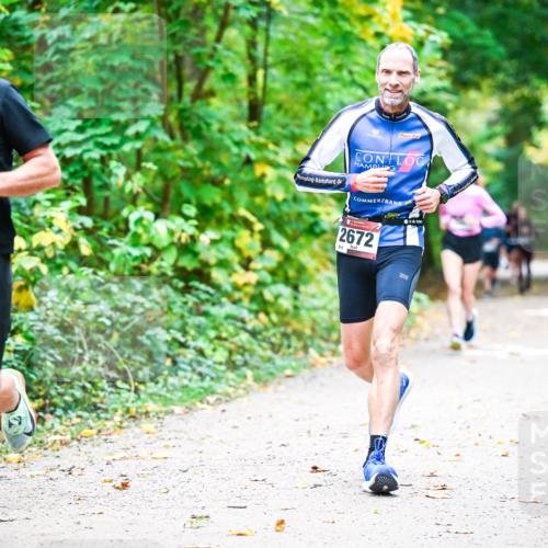 12.10.2025 - Bramfelder Halbmarathon 2025 Dr. Thomas Lammeyer http://msf.ph/oto/9341007 12.10.2025 09:50:26 Laufen 2432, 2672 meine-sportfotos.de