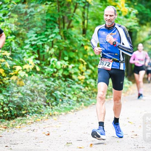 12.10.2025 - Bramfelder Halbmarathon 2025 Dr. Thomas Lammeyer http://msf.ph/oto/9341009 12.10.2025 09:50:26 Laufen 2432, 2672, 86 meine-sportfotos.de