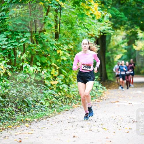 12.10.2025 - Bramfelder Halbmarathon 2025 Dr. Thomas Lammeyer http://msf.ph/oto/9341019 12.10.2025 09:50:28 Laufen 2669 meine-sportfotos.de