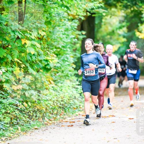 12.10.2025 - Bramfelder Halbmarathon 2025 Dr. Thomas Lammeyer http://msf.ph/oto/9341042 12.10.2025 09:50:34 Laufen 2452, 909 meine-sportfotos.de