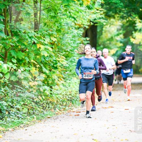 12.10.2025 - Bramfelder Halbmarathon 2025 Dr. Thomas Lammeyer http://msf.ph/oto/9341045 12.10.2025 09:50:34 Laufen 2452 meine-sportfotos.de