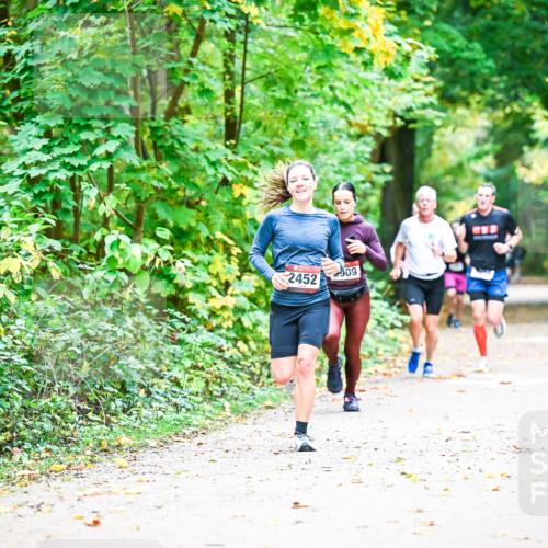 12.10.2025 - Bramfelder Halbmarathon 2025 Dr. Thomas Lammeyer http://msf.ph/oto/9341054 12.10.2025 09:50:35 Laufen 606, 2452 meine-sportfotos.de