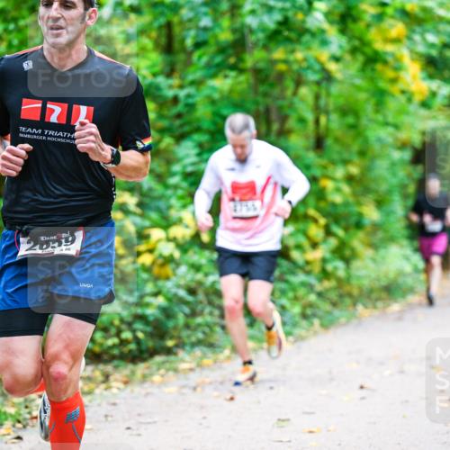 12.10.2025 - Bramfelder Halbmarathon 2025 Dr. Thomas Lammeyer http://msf.ph/oto/9341093 12.10.2025 09:50:41 Laufen 20, 86 meine-sportfotos.de