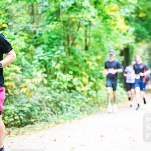 12.10.2025 - Bramfelder Halbmarathon 2025 Dr. Thomas Lammeyer http://msf.ph/oto/9341116 12.10.2025 09:50:47 Laufen 2480 meine-sportfotos.de