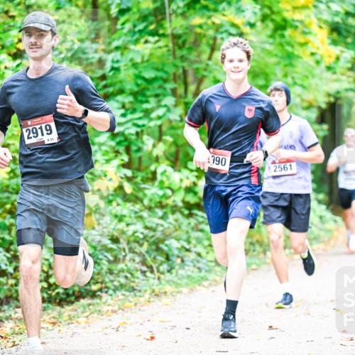 12.10.2025 - Bramfelder Halbmarathon 2025 Dr. Thomas Lammeyer http://msf.ph/oto/9341135 12.10.2025 09:50:50 Laufen 2919, 390, 2561 meine-sportfotos.de