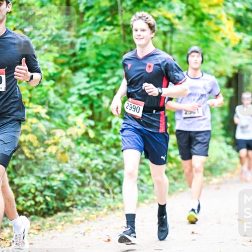 12.10.2025 - Bramfelder Halbmarathon 2025 Dr. Thomas Lammeyer http://msf.ph/oto/9341137 12.10.2025 09:50:50 Laufen 34, 2919, 31, 2990, 2001 meine-sportfotos.de