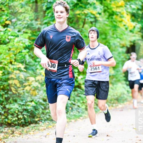 12.10.2025 - Bramfelder Halbmarathon 2025 Dr. Thomas Lammeyer http://msf.ph/oto/9341139 12.10.2025 09:50:51 Laufen 990, 2561 meine-sportfotos.de