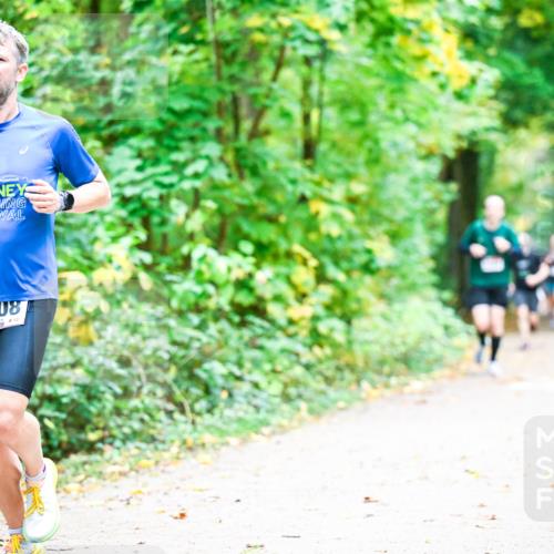 12.10.2025 - Bramfelder Halbmarathon 2025 Dr. Thomas Lammeyer http://msf.ph/oto/9341174 12.10.2025 09:50:56 Laufen 2708, 13 meine-sportfotos.de