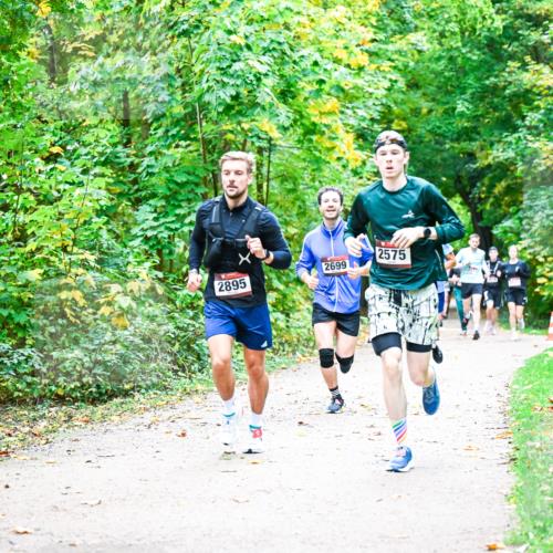 12.10.2025 - Bramfelder Halbmarathon 2025 Dr. Thomas Lammeyer http://msf.ph/oto/9341220 12.10.2025 09:51:08 Laufen 2915, 2895, 2699, 2575 meine-sportfotos.de