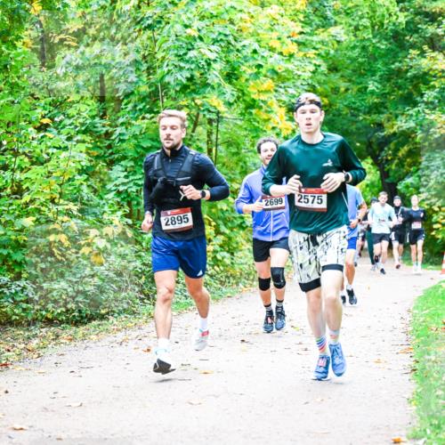 12.10.2025 - Bramfelder Halbmarathon 2025 Dr. Thomas Lammeyer http://msf.ph/oto/9341221 12.10.2025 09:51:08 Laufen 2895, 2699, 2575 meine-sportfotos.de