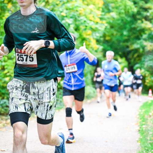 12.10.2025 - Bramfelder Halbmarathon 2025 Dr. Thomas Lammeyer http://msf.ph/oto/9341228 12.10.2025 09:51:10 Laufen 895, 2575, 2699 meine-sportfotos.de