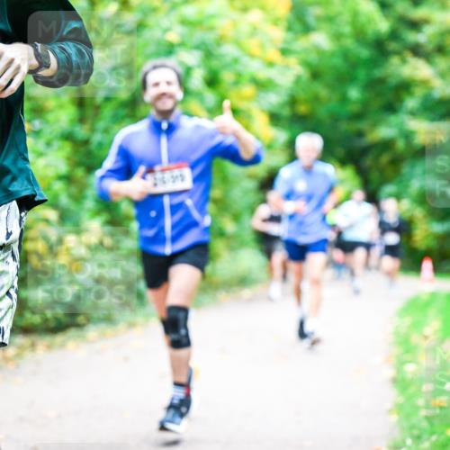 12.10.2025 - Bramfelder Halbmarathon 2025 Dr. Thomas Lammeyer http://msf.ph/oto/9341230 12.10.2025 09:51:10 Laufen 34, 2575 meine-sportfotos.de
