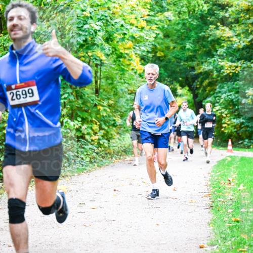 12.10.2025 - Bramfelder Halbmarathon 2025 Dr. Thomas Lammeyer http://msf.ph/oto/9341232 12.10.2025 09:51:10 Laufen 2699, 2821 meine-sportfotos.de