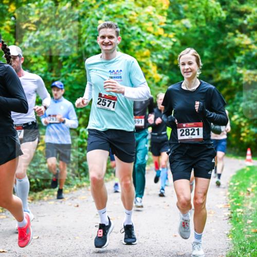 12.10.2025 - Bramfelder Halbmarathon 2025 Dr. Thomas Lammeyer http://msf.ph/oto/9341263 12.10.2025 09:51:15 Laufen 2020, 2636, 2571, 991, 2821 meine-sportfotos.de