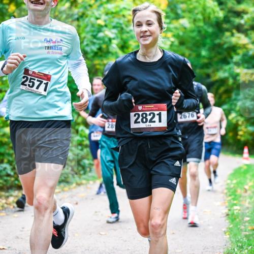 12.10.2025 - Bramfelder Halbmarathon 2025 Dr. Thomas Lammeyer http://msf.ph/oto/9341266 12.10.2025 09:51:16 Laufen 887, 2571, 28, 34, 2821, 2676 meine-sportfotos.de