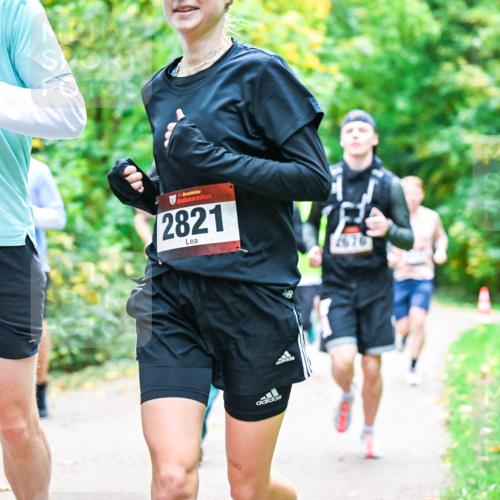 12.10.2025 - Bramfelder Halbmarathon 2025 Dr. Thomas Lammeyer http://msf.ph/oto/9341268 12.10.2025 09:51:16 Laufen 2571, 2821, 2676 meine-sportfotos.de