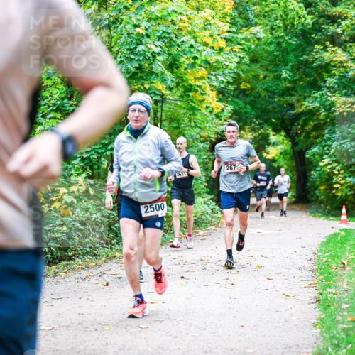 12.10.2025 - Bramfelder Halbmarathon 2025 Dr. Thomas Lammeyer http://msf.ph/oto/9341283 12.10.2025 09:51:19 Laufen 2437, 2500, 2621, 267 meine-sportfotos.de
