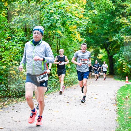 12.10.2025 - Bramfelder Halbmarathon 2025 Dr. Thomas Lammeyer http://msf.ph/oto/9341286 12.10.2025 09:51:19 Laufen 2500, 2621, 2671, 919 meine-sportfotos.de