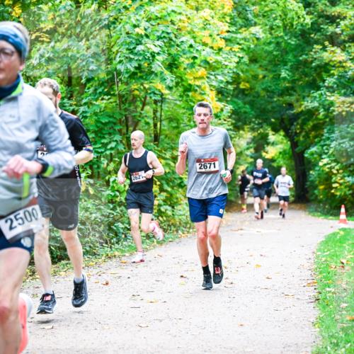 12.10.2025 - Bramfelder Halbmarathon 2025 Dr. Thomas Lammeyer http://msf.ph/oto/9341290 12.10.2025 09:51:20 Laufen 2500, 262, 2671 meine-sportfotos.de