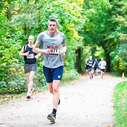 12.10.2025 - Bramfelder Halbmarathon 2025 Dr. Thomas Lammeyer http://msf.ph/oto/9341296 12.10.2025 09:51:21 Laufen 2621, 671 meine-sportfotos.de