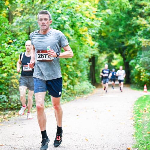 12.10.2025 - Bramfelder Halbmarathon 2025 Dr. Thomas Lammeyer http://msf.ph/oto/9341298 12.10.2025 09:51:21 Laufen 2621, 267 meine-sportfotos.de
