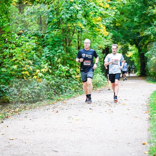 12.10.2025 - Bramfelder Halbmarathon 2025 Dr. Thomas Lammeyer http://msf.ph/oto/9341302 12.10.2025 09:51:26 Laufen 2858, 361, 756 meine-sportfotos.de