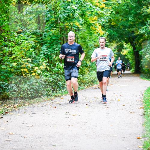 12.10.2025 - Bramfelder Halbmarathon 2025 Dr. Thomas Lammeyer http://msf.ph/oto/9341307 12.10.2025 09:51:26 Laufen 361, 2858, 2756 meine-sportfotos.de