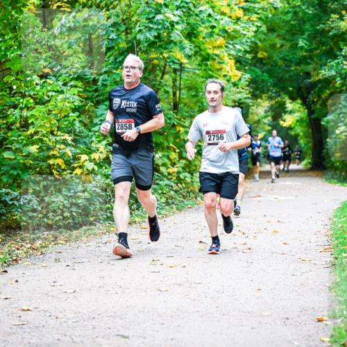12.10.2025 - Bramfelder Halbmarathon 2025 Dr. Thomas Lammeyer http://msf.ph/oto/9341311 12.10.2025 09:51:27 Laufen 2858, 361, 2756 meine-sportfotos.de