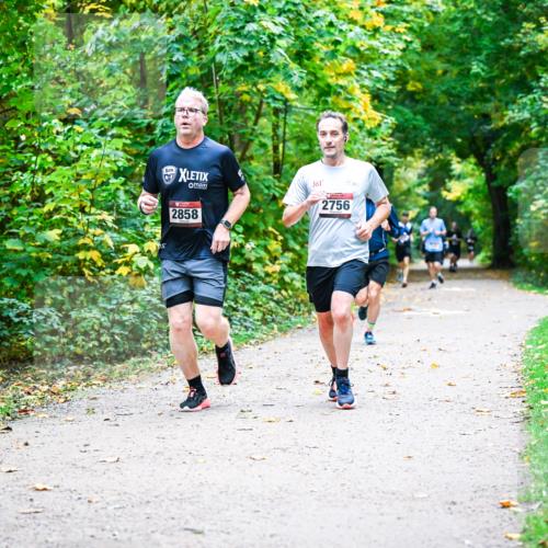 12.10.2025 - Bramfelder Halbmarathon 2025 Dr. Thomas Lammeyer http://msf.ph/oto/9341312 12.10.2025 09:51:27 Laufen 361, 2756, 2858 meine-sportfotos.de