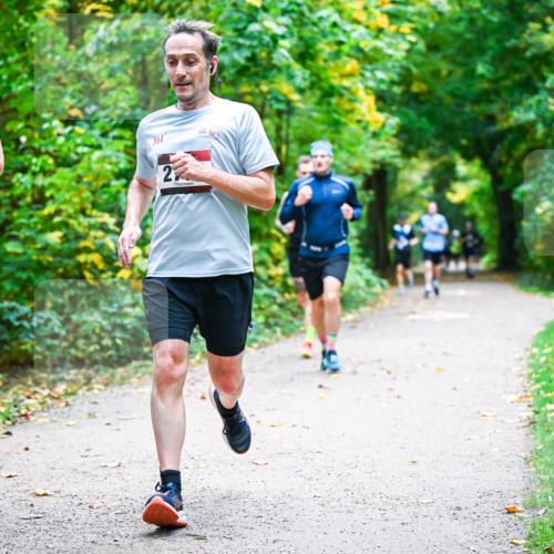 12.10.2025 - Bramfelder Halbmarathon 2025 Dr. Thomas Lammeyer http://msf.ph/oto/9341320 12.10.2025 09:51:28 Laufen 20, 7, 2, 361, 2 meine-sportfotos.de