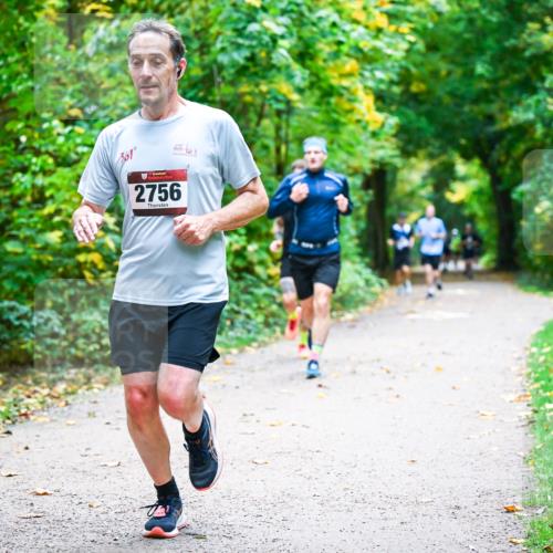 12.10.2025 - Bramfelder Halbmarathon 2025 Dr. Thomas Lammeyer http://msf.ph/oto/9341321 12.10.2025 09:51:28 Laufen 45, 2756 meine-sportfotos.de