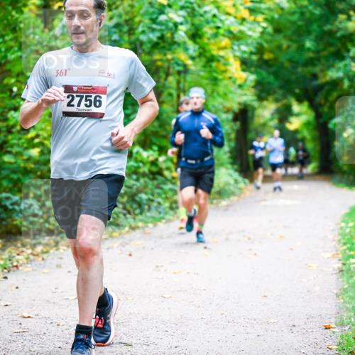 12.10.2025 - Bramfelder Halbmarathon 2025 Dr. Thomas Lammeyer http://msf.ph/oto/9341322 12.10.2025 09:51:29 Laufen 361, 2756 meine-sportfotos.de