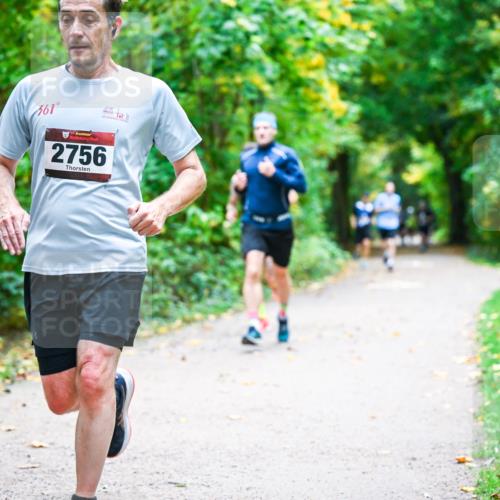 12.10.2025 - Bramfelder Halbmarathon 2025 Dr. Thomas Lammeyer http://msf.ph/oto/9341323 12.10.2025 09:51:29 Laufen 361, 11, 2756 meine-sportfotos.de