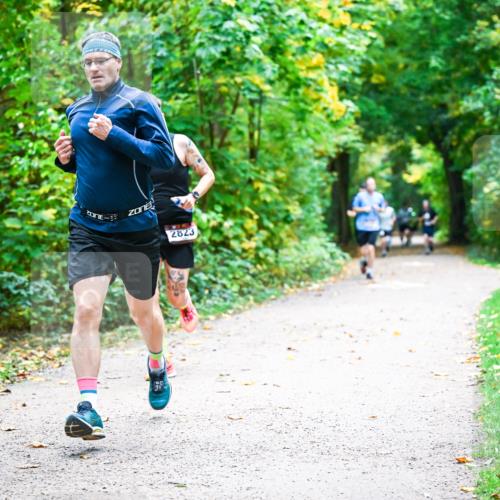 12.10.2025 - Bramfelder Halbmarathon 2025 Dr. Thomas Lammeyer http://msf.ph/oto/9341332 12.10.2025 09:51:30 Laufen 2823 meine-sportfotos.de