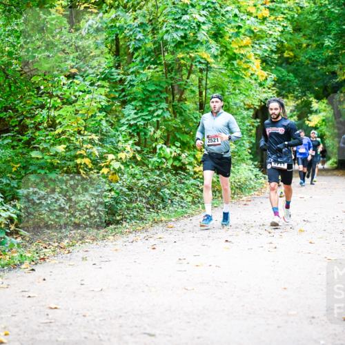 12.10.2025 - Bramfelder Halbmarathon 2025 Dr. Thomas Lammeyer http://msf.ph/oto/9341407 12.10.2025 09:51:44 Laufen 2521, 717 meine-sportfotos.de