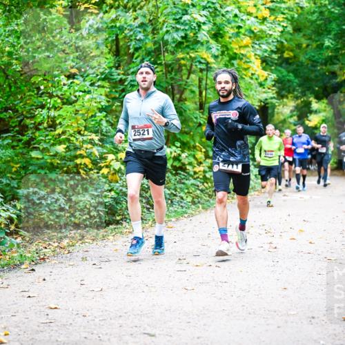 12.10.2025 - Bramfelder Halbmarathon 2025 Dr. Thomas Lammeyer http://msf.ph/oto/9341416 12.10.2025 09:51:45 Laufen 2521, 2711, 2446 meine-sportfotos.de