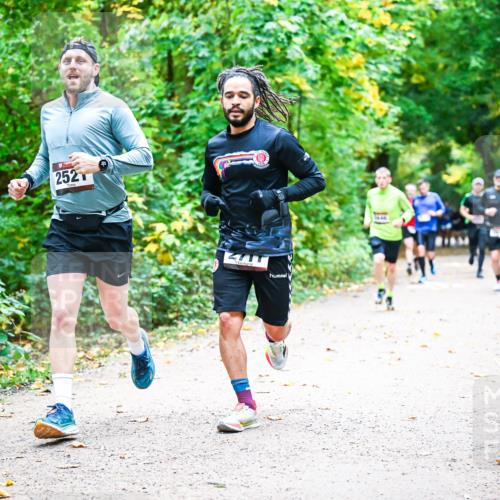 12.10.2025 - Bramfelder Halbmarathon 2025 Dr. Thomas Lammeyer http://msf.ph/oto/9341422 12.10.2025 09:51:46 Laufen 252 meine-sportfotos.de