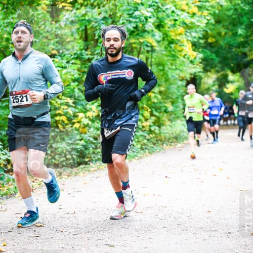 12.10.2025 - Bramfelder Halbmarathon 2025 Dr. Thomas Lammeyer http://msf.ph/oto/9341423 12.10.2025 09:51:46 Laufen 2521 meine-sportfotos.de