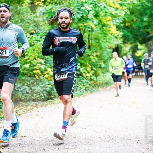 12.10.2025 - Bramfelder Halbmarathon 2025 Dr. Thomas Lammeyer http://msf.ph/oto/9341424 12.10.2025 09:51:46 Laufen 2521, 2711 meine-sportfotos.de