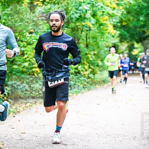 12.10.2025 - Bramfelder Halbmarathon 2025 Dr. Thomas Lammeyer http://msf.ph/oto/9341425 12.10.2025 09:51:47 Laufen 2521, 2711 meine-sportfotos.de