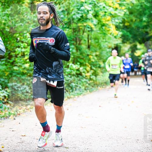 12.10.2025 - Bramfelder Halbmarathon 2025 Dr. Thomas Lammeyer http://msf.ph/oto/9341426 12.10.2025 09:51:47 Laufen 2521, 910 meine-sportfotos.de